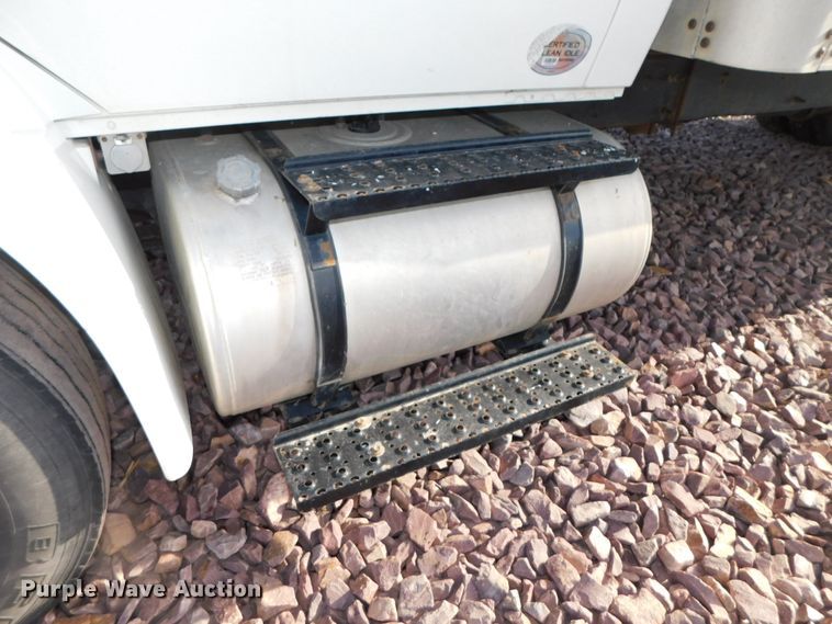 image for item DJ5853 2013 International DuraStar 4300M7  box truck