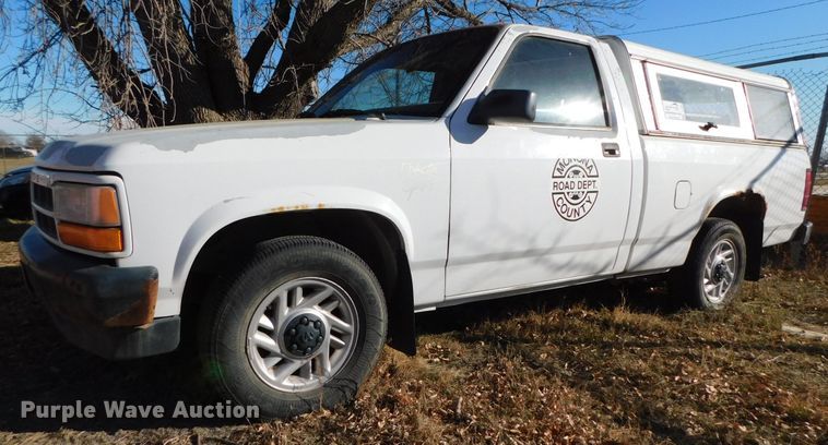 image for item DJ5856 1992 Dodge Dakota Sport  pickup truck