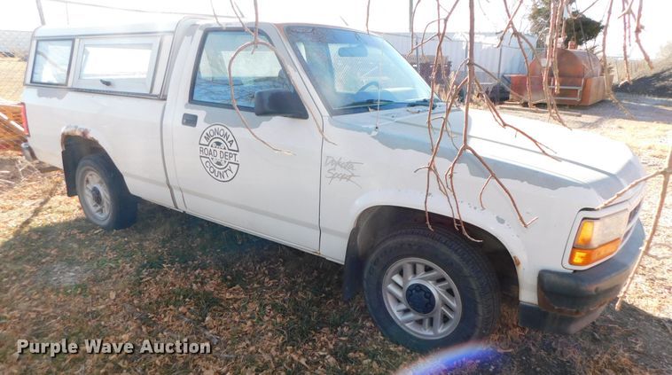 image for item DJ5856 1992 Dodge Dakota Sport  pickup truck