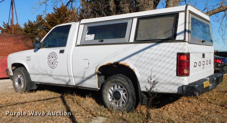 image for item DJ5856 1992 Dodge Dakota Sport  pickup truck