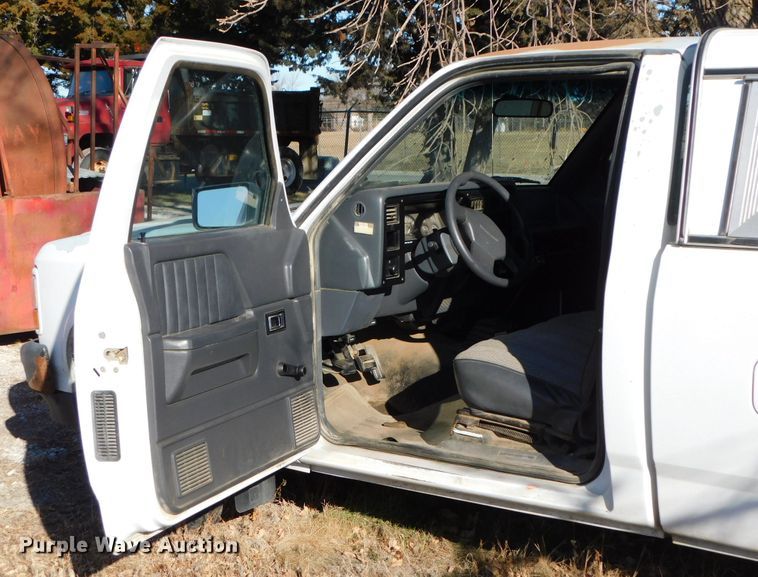 image for item DJ5856 1992 Dodge Dakota Sport  pickup truck