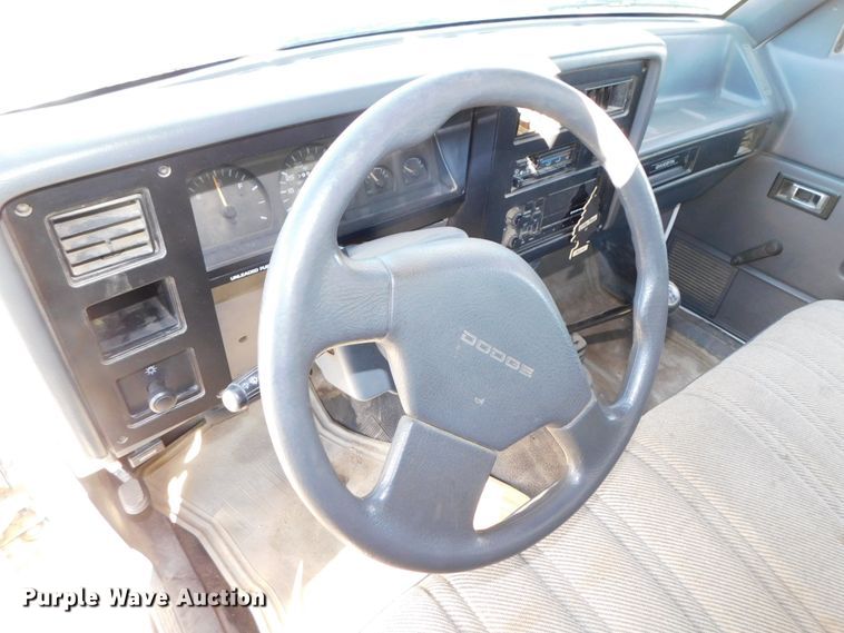 image for item DJ5856 1992 Dodge Dakota Sport  pickup truck