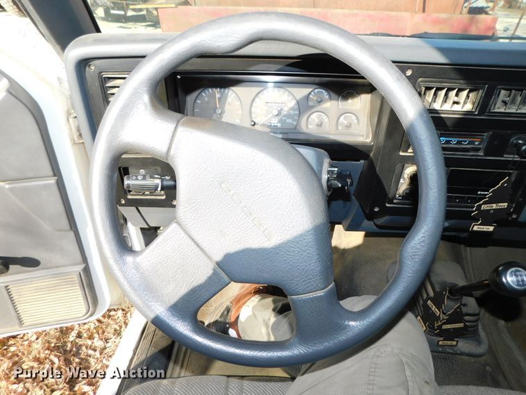 image for item DJ5856 1992 Dodge Dakota Sport  pickup truck