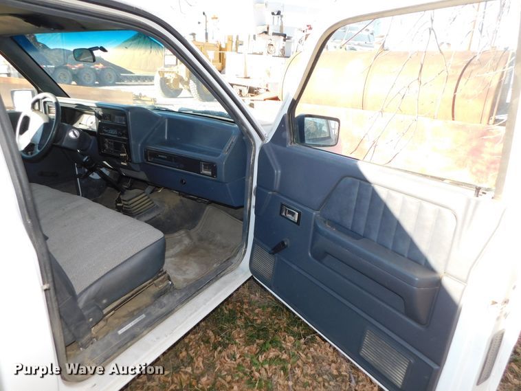 image for item DJ5856 1992 Dodge Dakota Sport  pickup truck