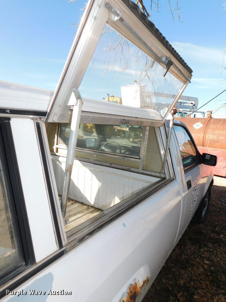 image for item DJ5856 1992 Dodge Dakota Sport  pickup truck