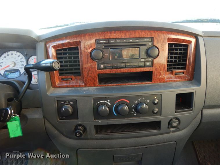 image for item DJ6739 2006 Dodge Ram 1500  Quad Cab pickup truck