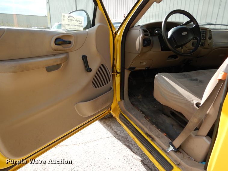 image for item DJ6742 2004 Ford F150  SuperCab pickup truck