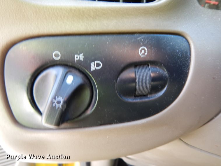 image for item DJ6742 2004 Ford F150  SuperCab pickup truck