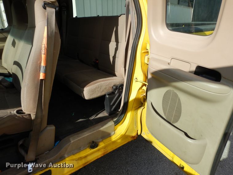 image for item DJ6742 2004 Ford F150  SuperCab pickup truck