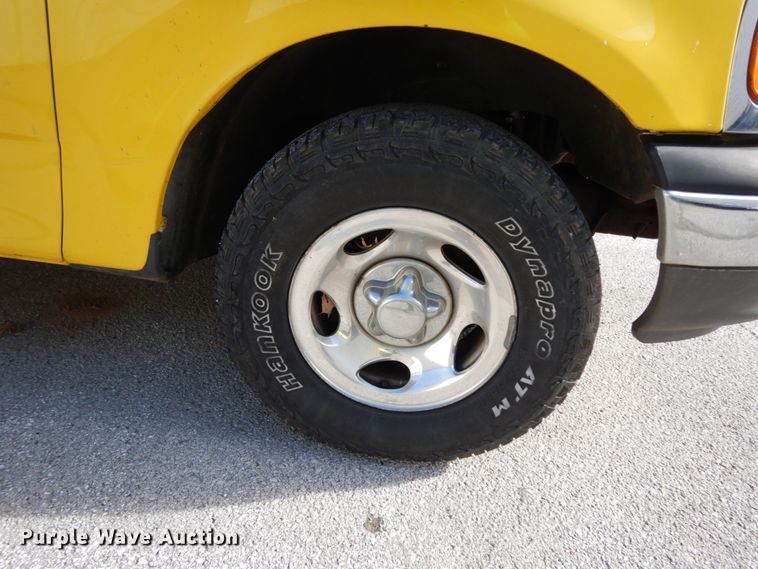 image for item DJ6742 2004 Ford F150  SuperCab pickup truck