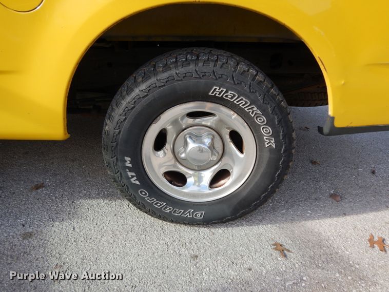 image for item DJ6742 2004 Ford F150  SuperCab pickup truck