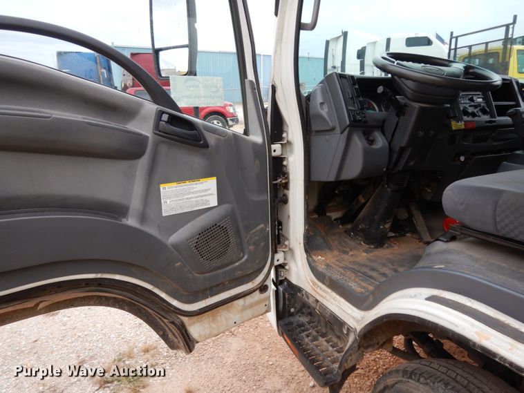 image for item DJ6743 2011 Isuzu NPR  box truck