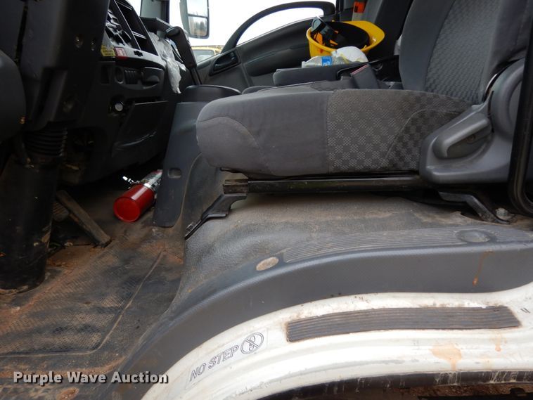 image for item DJ6743 2011 Isuzu NPR  box truck