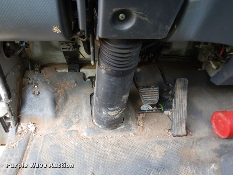 image for item DJ6743 2011 Isuzu NPR  box truck