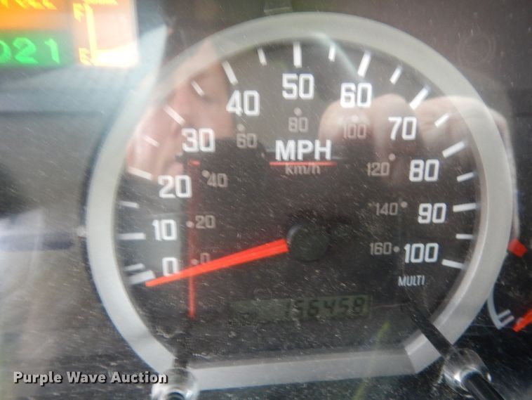 image for item DJ6743 2011 Isuzu NPR  box truck