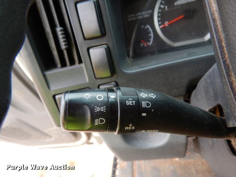 image for item DJ6743 2011 Isuzu NPR  box truck