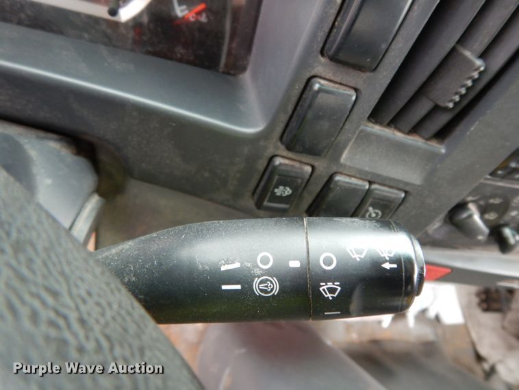 image for item DJ6743 2011 Isuzu NPR  box truck