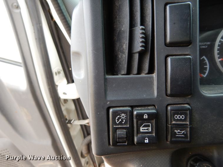 image for item DJ6743 2011 Isuzu NPR  box truck