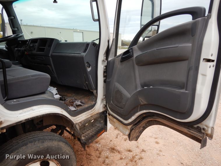 image for item DJ6743 2011 Isuzu NPR  box truck