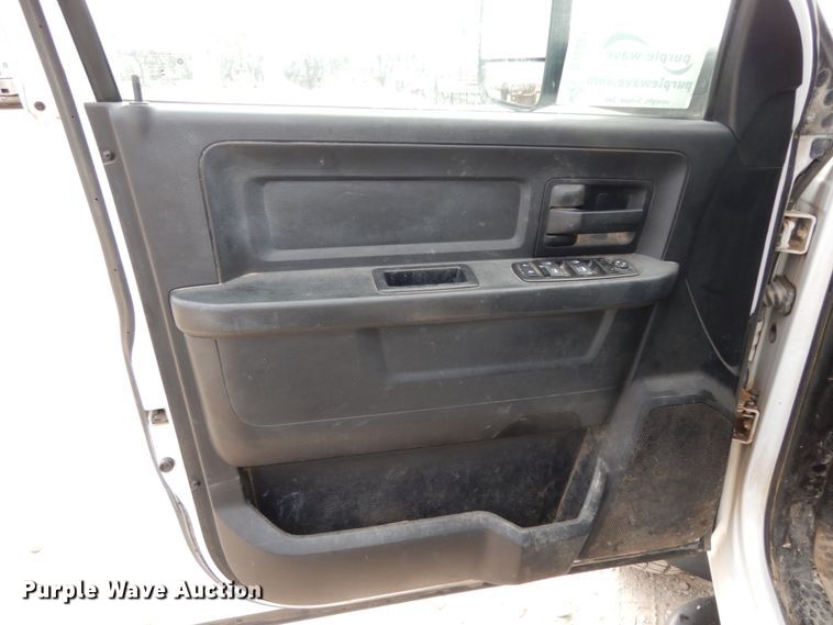 image for item DJ8081 2015 Dodge Ram 5500HD  Crew Cab flatbed truck