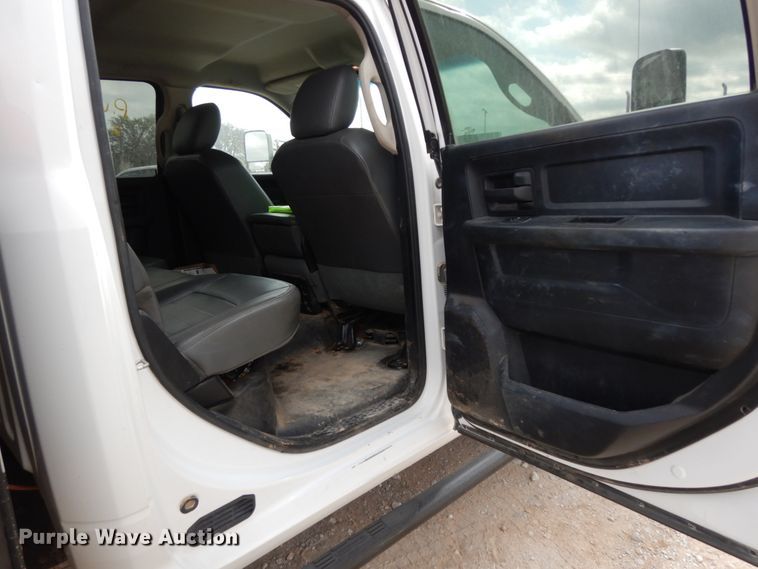 image for item DJ8081 2015 Dodge Ram 5500HD  Crew Cab flatbed truck