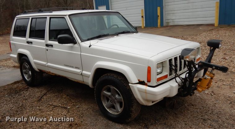 image for item DJ8129 1999 Jeep Cherokee  SUV