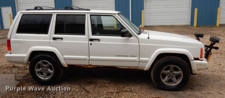 image for item DJ8129 1999 Jeep Cherokee  SUV
