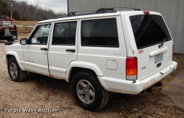 image for item DJ8129 1999 Jeep Cherokee  SUV