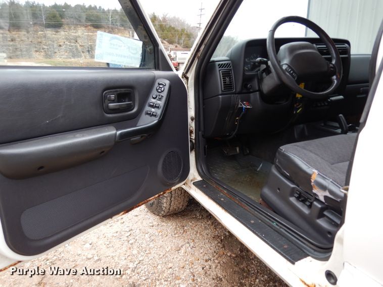 image for item DJ8129 1999 Jeep Cherokee  SUV