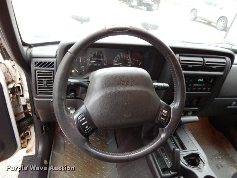 image for item DJ8129 1999 Jeep Cherokee  SUV