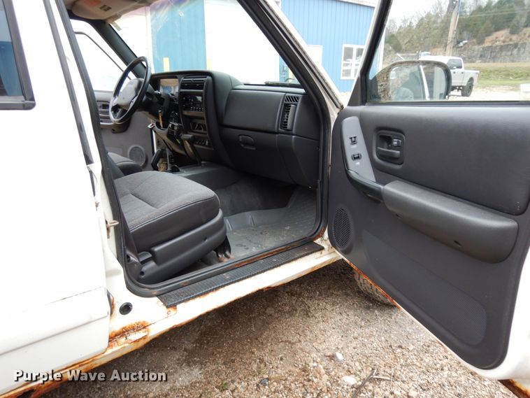 image for item DJ8129 1999 Jeep Cherokee  SUV