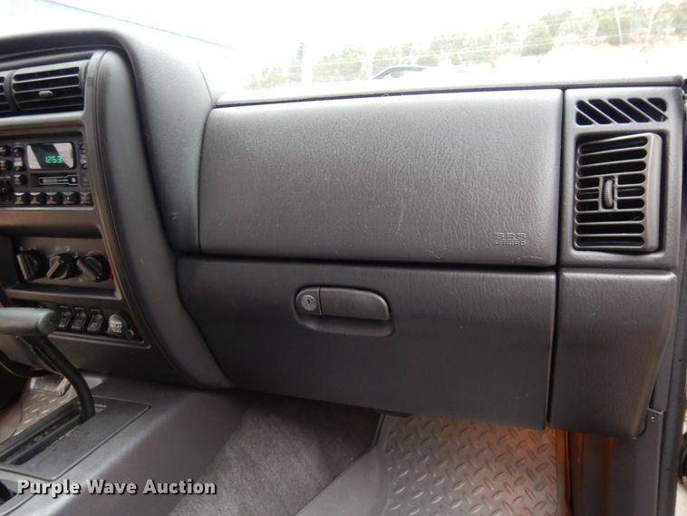 image for item DJ8129 1999 Jeep Cherokee  SUV