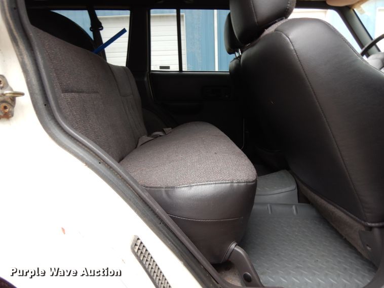 image for item DJ8129 1999 Jeep Cherokee  SUV