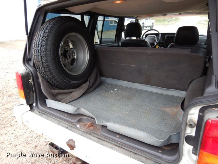 image for item DJ8129 1999 Jeep Cherokee  SUV