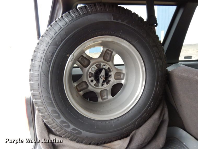 image for item DJ8129 1999 Jeep Cherokee  SUV