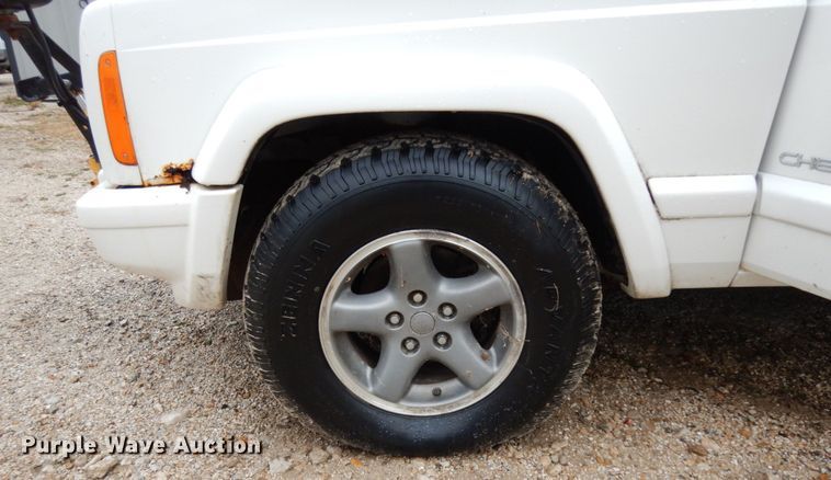 image for item DJ8129 1999 Jeep Cherokee  SUV