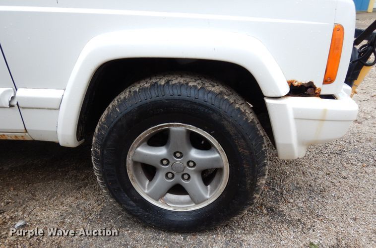 image for item DJ8129 1999 Jeep Cherokee  SUV