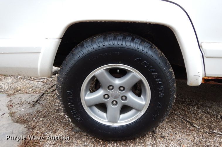 image for item DJ8129 1999 Jeep Cherokee  SUV