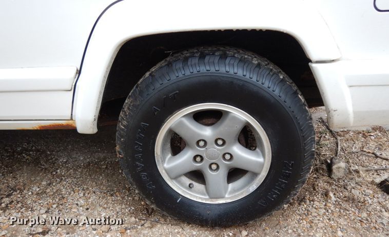 image for item DJ8129 1999 Jeep Cherokee  SUV