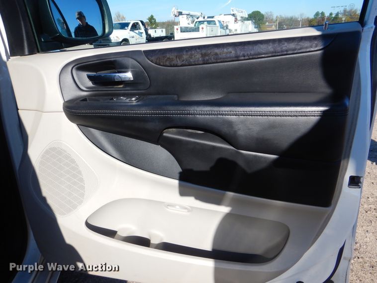 image for item DJ8532 2012 Dodge Grand Caravan  van