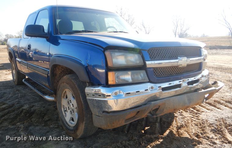 image for item DJ8563 2004 Chevrolet Silverado 1500  Ext. Cab pickup truck