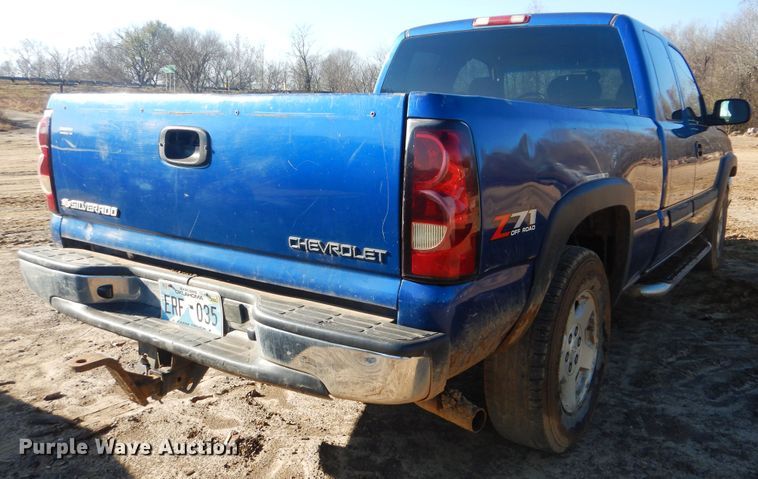 image for item DJ8563 2004 Chevrolet Silverado 1500  Ext. Cab pickup truck