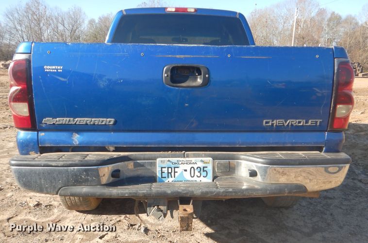 image for item DJ8563 2004 Chevrolet Silverado 1500  Ext. Cab pickup truck