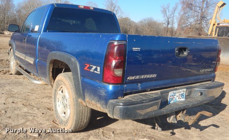 image for item DJ8563 2004 Chevrolet Silverado 1500  Ext. Cab pickup truck