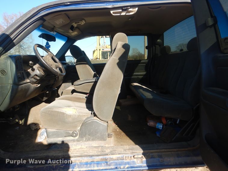 image for item DJ8563 2004 Chevrolet Silverado 1500  Ext. Cab pickup truck