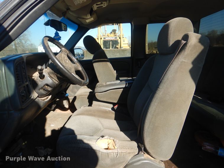 image for item DJ8563 2004 Chevrolet Silverado 1500  Ext. Cab pickup truck