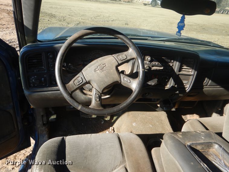 image for item DJ8563 2004 Chevrolet Silverado 1500  Ext. Cab pickup truck