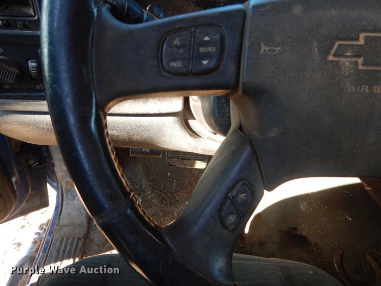 image for item DJ8563 2004 Chevrolet Silverado 1500  Ext. Cab pickup truck