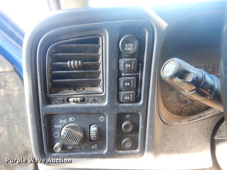 image for item DJ8563 2004 Chevrolet Silverado 1500  Ext. Cab pickup truck