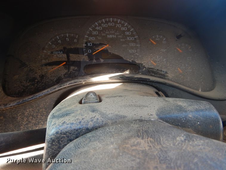 image for item DJ8563 2004 Chevrolet Silverado 1500  Ext. Cab pickup truck